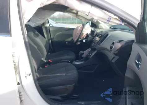 2015 Chevrolet Sonic Lt Auto z USA, uszkodzony, nr VIN 1G1JC5SG1F4191747